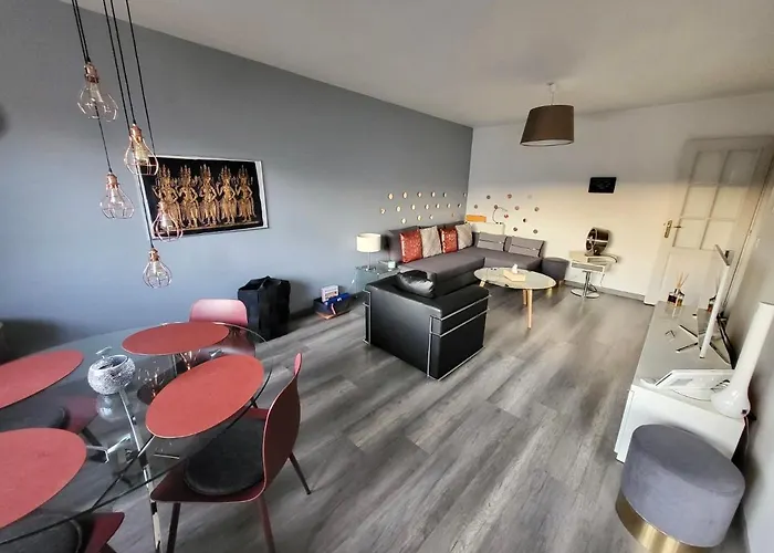 Tichnich Appartement - 2 Bedrooms - 1 Min Away From Train Station