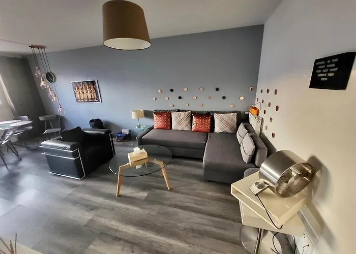Tichnich Appartement - 2 Bedrooms - 1 Min Away From Train Station