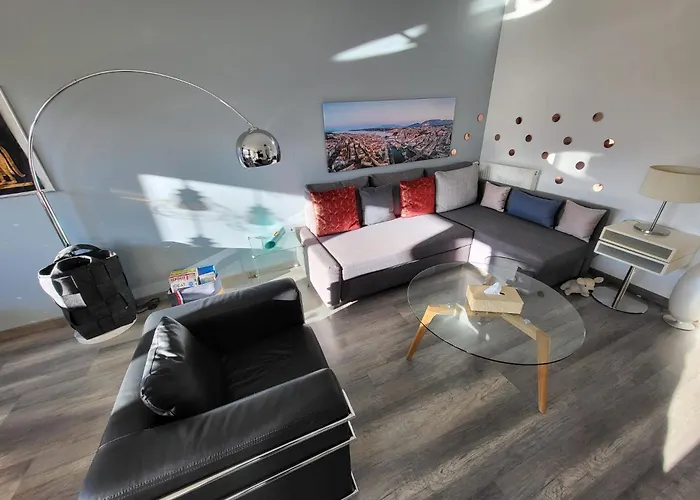 Tichnich Appartement - 2 Bedrooms - 1 Min Away From Train Station