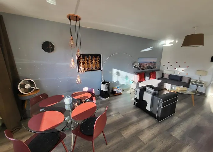 Tichnich Appartement - 2 Bedrooms - 1 Min Away From Train Station