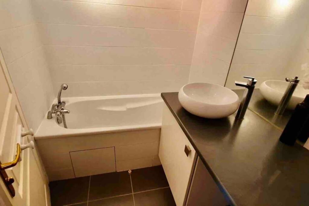 Tichnich - 2 Bedrooms - 1 Min Away From Train Station Apartment Annemasse