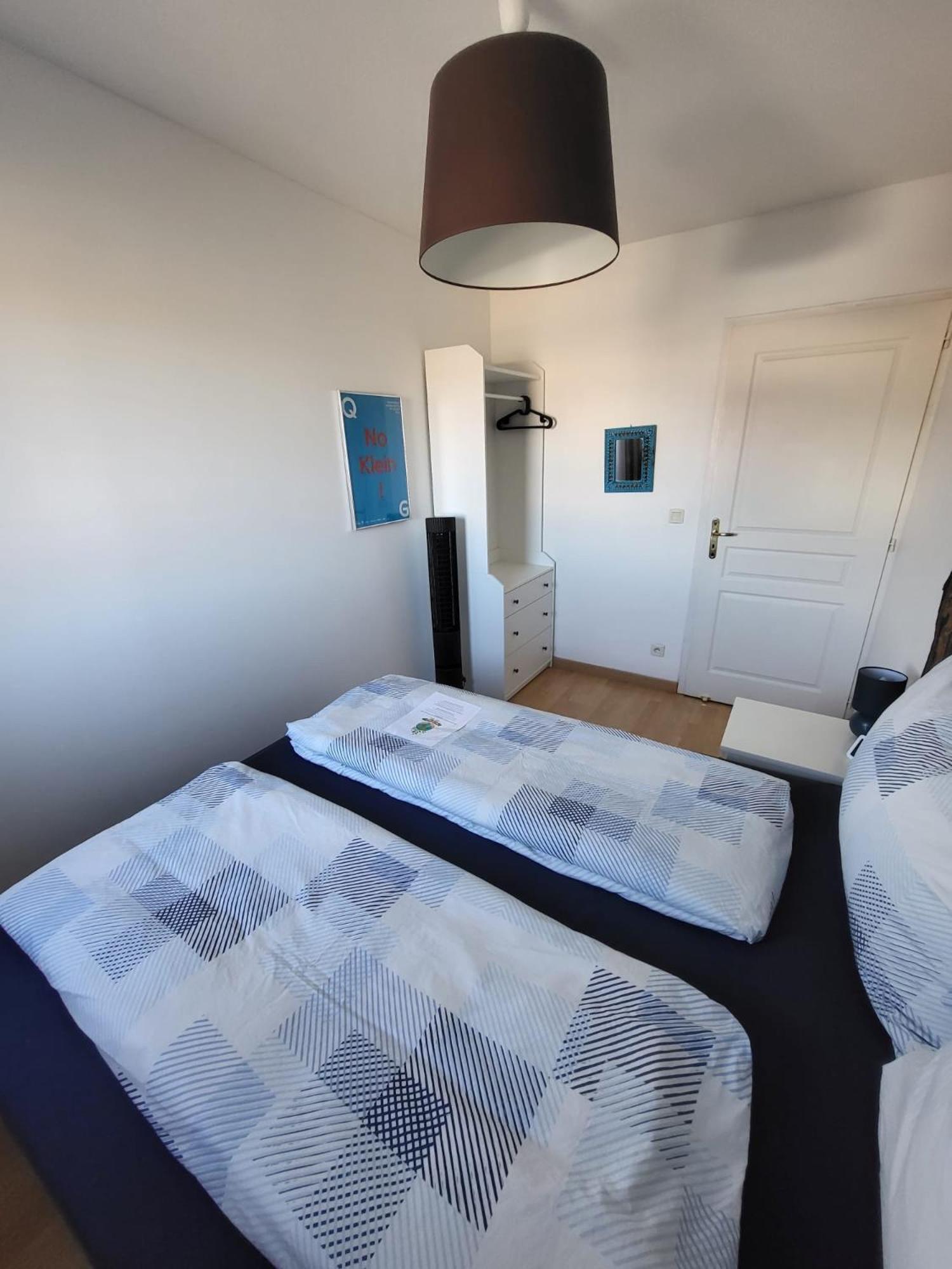 Tichnich - 2 Bedrooms - 1 Min Away From Train Station Apartment